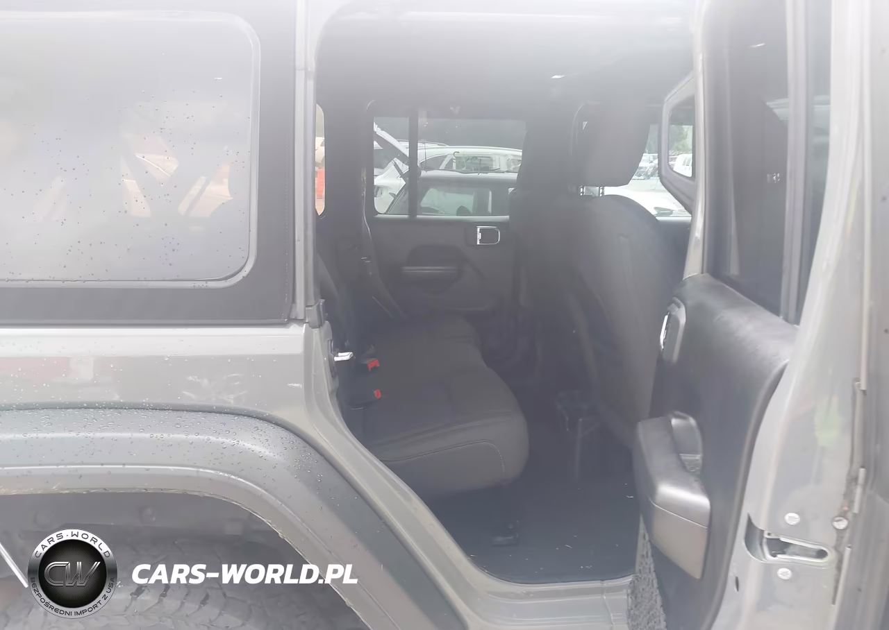 2018 Jeep Wrangler Unlimited Sport S 4X4 VIN:1C4HJXDNXJW321783 - 8