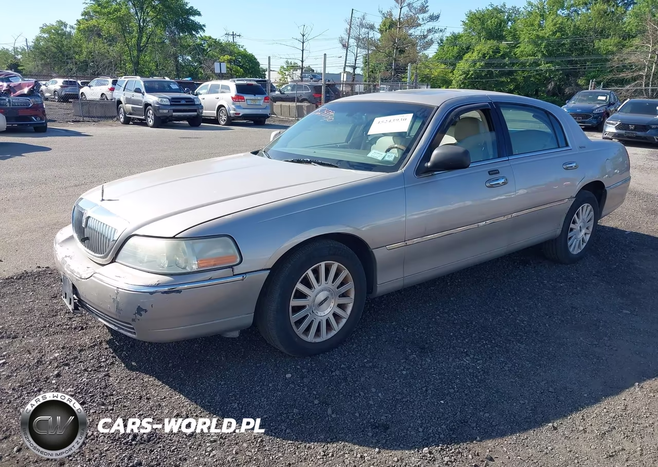2003 Lincoln Town Car Signature VIN:1LNHM82W13Y633826 - 2