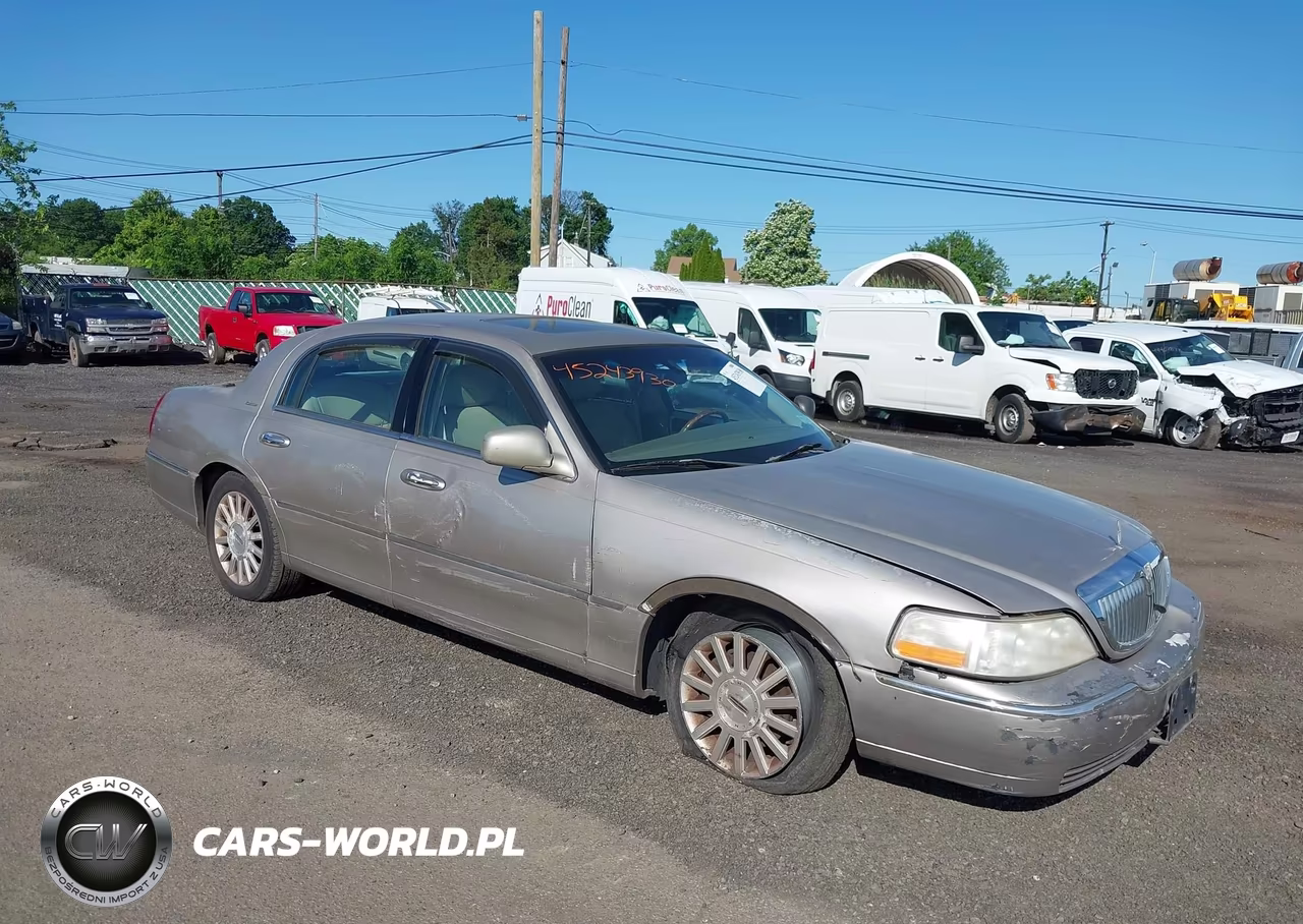 2003 Lincoln Town Car Signature VIN:1LNHM82W13Y633826 - 6