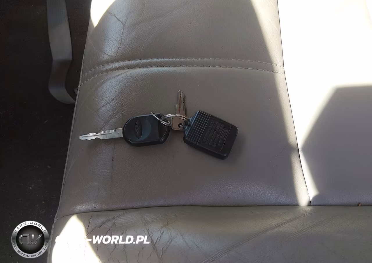 2010 Ford F-350 VIN:1FTWX3AR9AEA14326 - 11