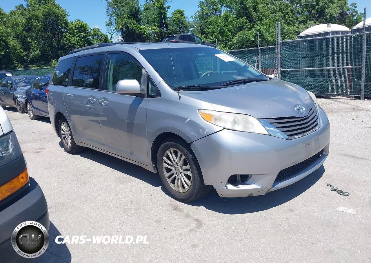 2012 Toyota Sienna Xle V6 8 Passenger