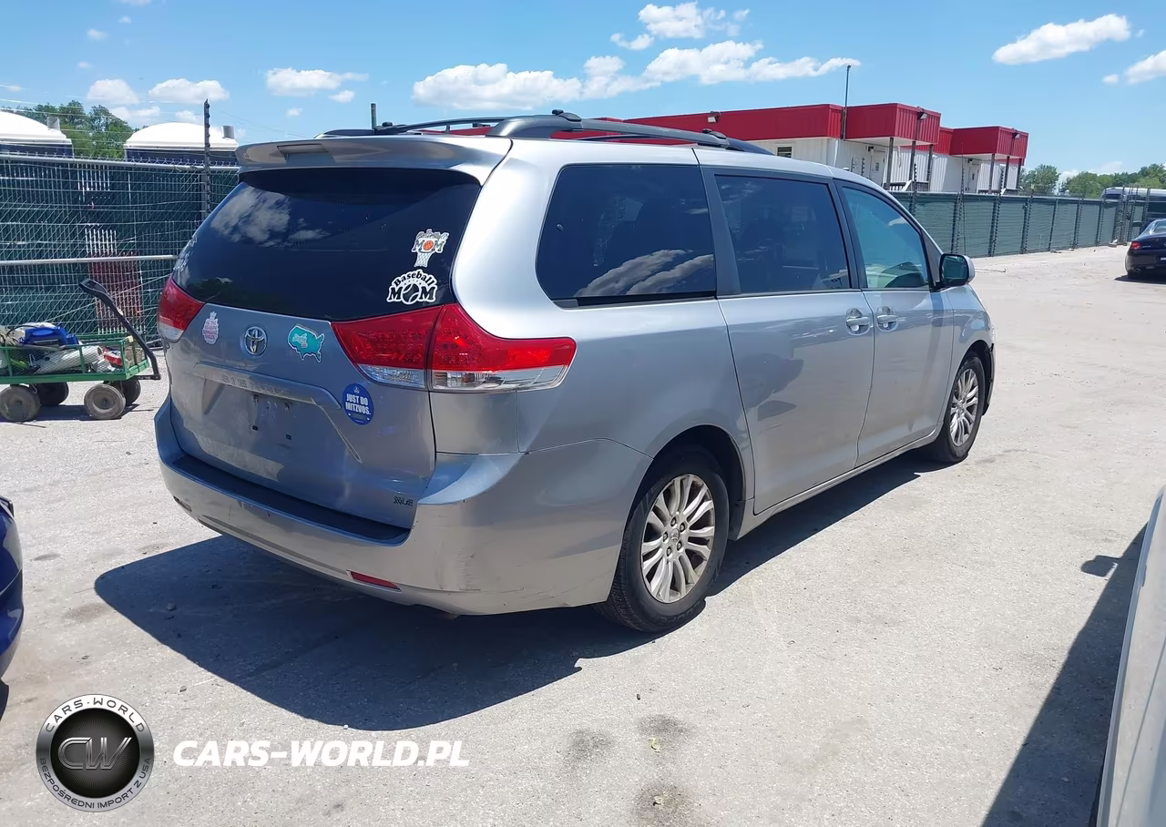 2012 Toyota Sienna Xle V6 8 Passenger VIN:5TDYK3DCXCS225871 - 4