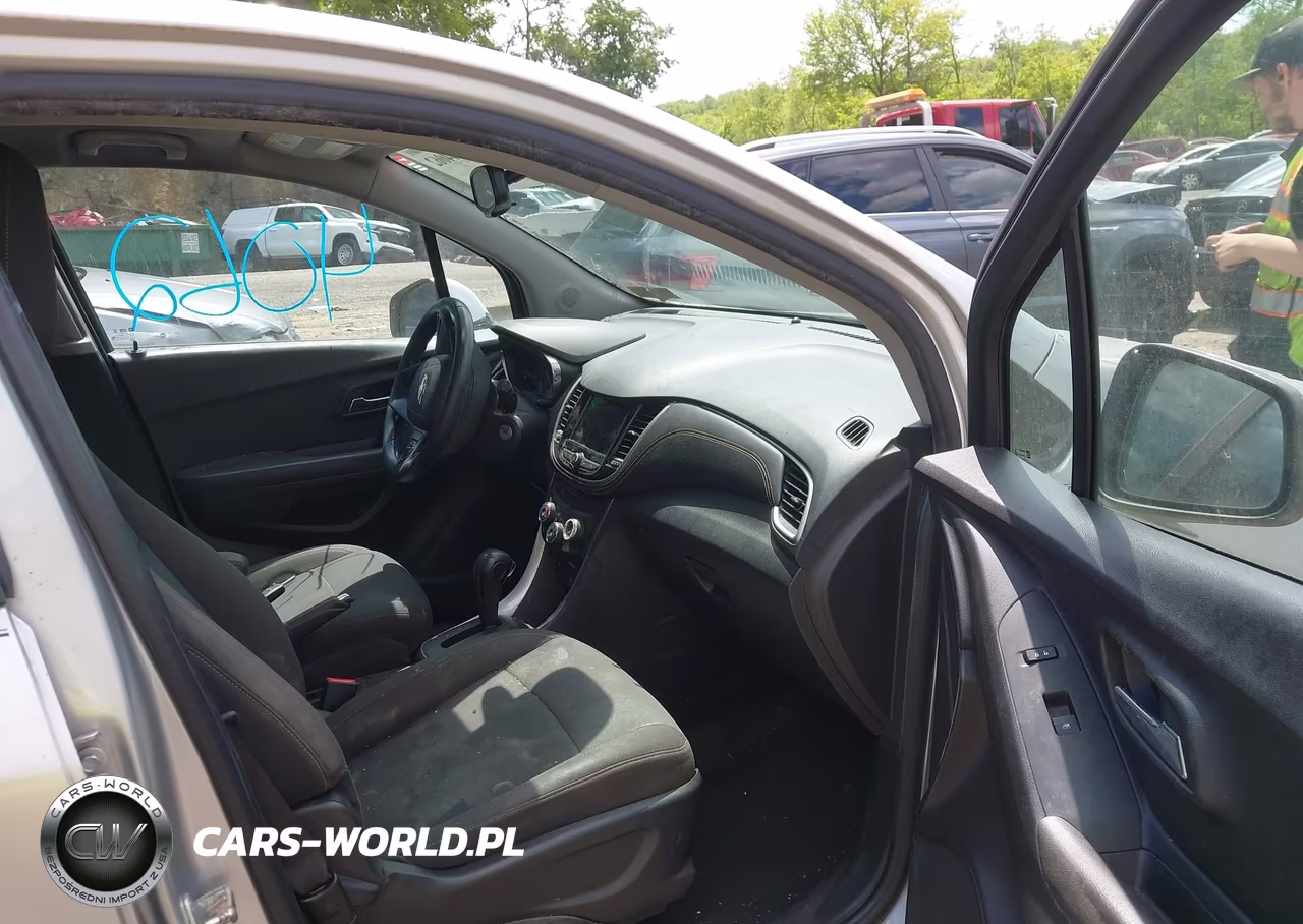 2018 Chevrolet Trax Ls VIN:KL7CJNSB7JB625052 - 5