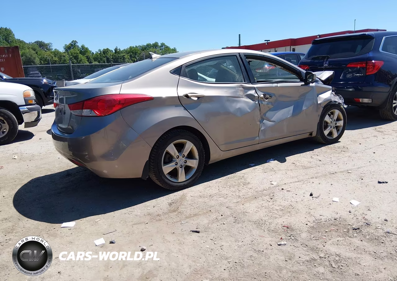2012 Hyundai Elantra Gls VIN:5NPDH4AE3CH111662 - 4