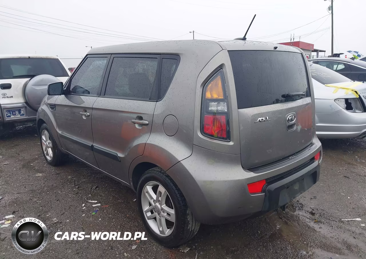 2011 Kia Soul + VIN:KNDJT2A25B7302224 - 3