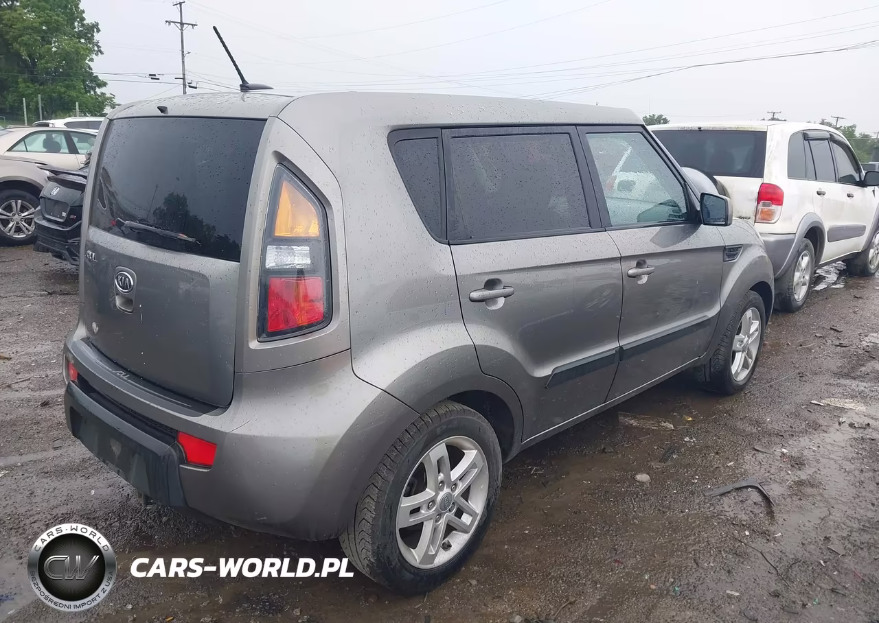 2011 Kia Soul + VIN:KNDJT2A25B7302224 - 4