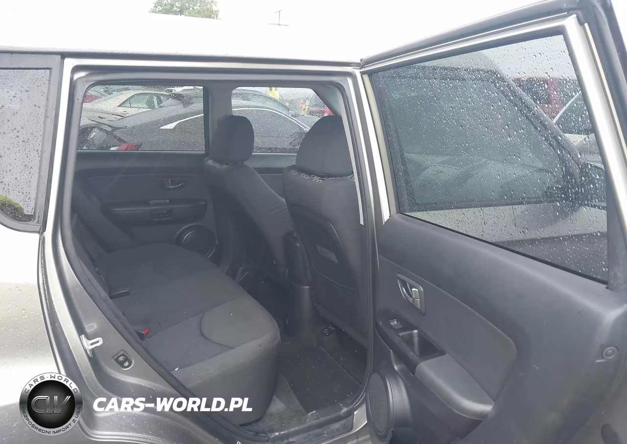 2011 Kia Soul + VIN:KNDJT2A25B7302224 - 8