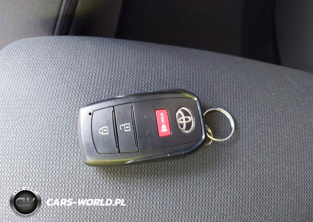 2026 Toyota Corolla Cross Le VIN:7MUCAAAGXTV169560 - 11