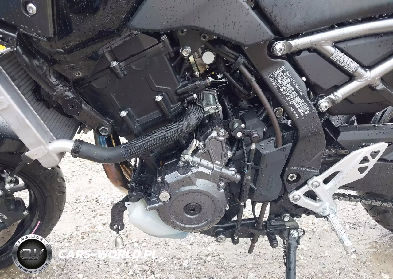 2025 Suzuki Gsx800 F VIN:JS1EM13B0S7100133 - 9