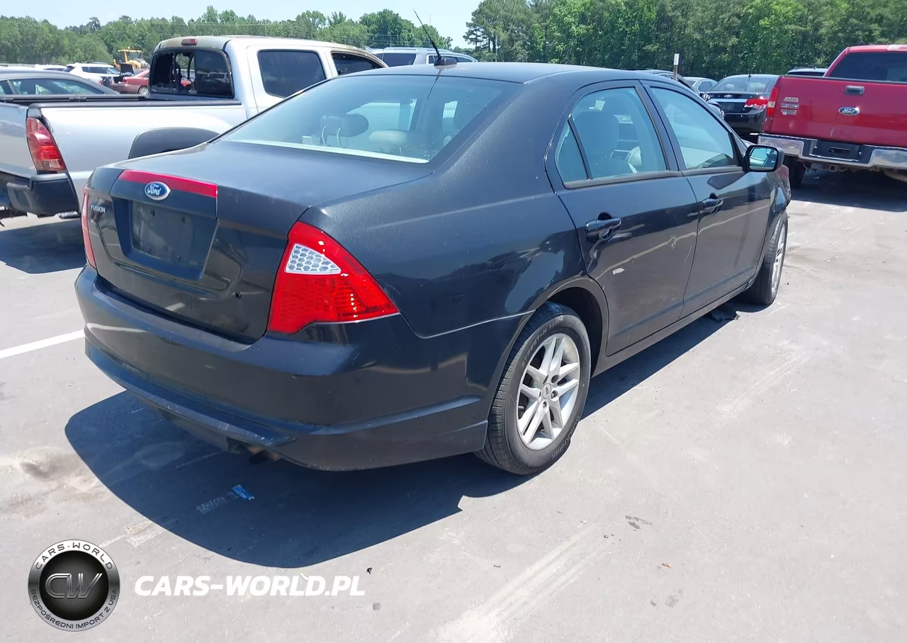 2012 Ford Fusion S VIN:3FAHP0GA4CR445865 - 4