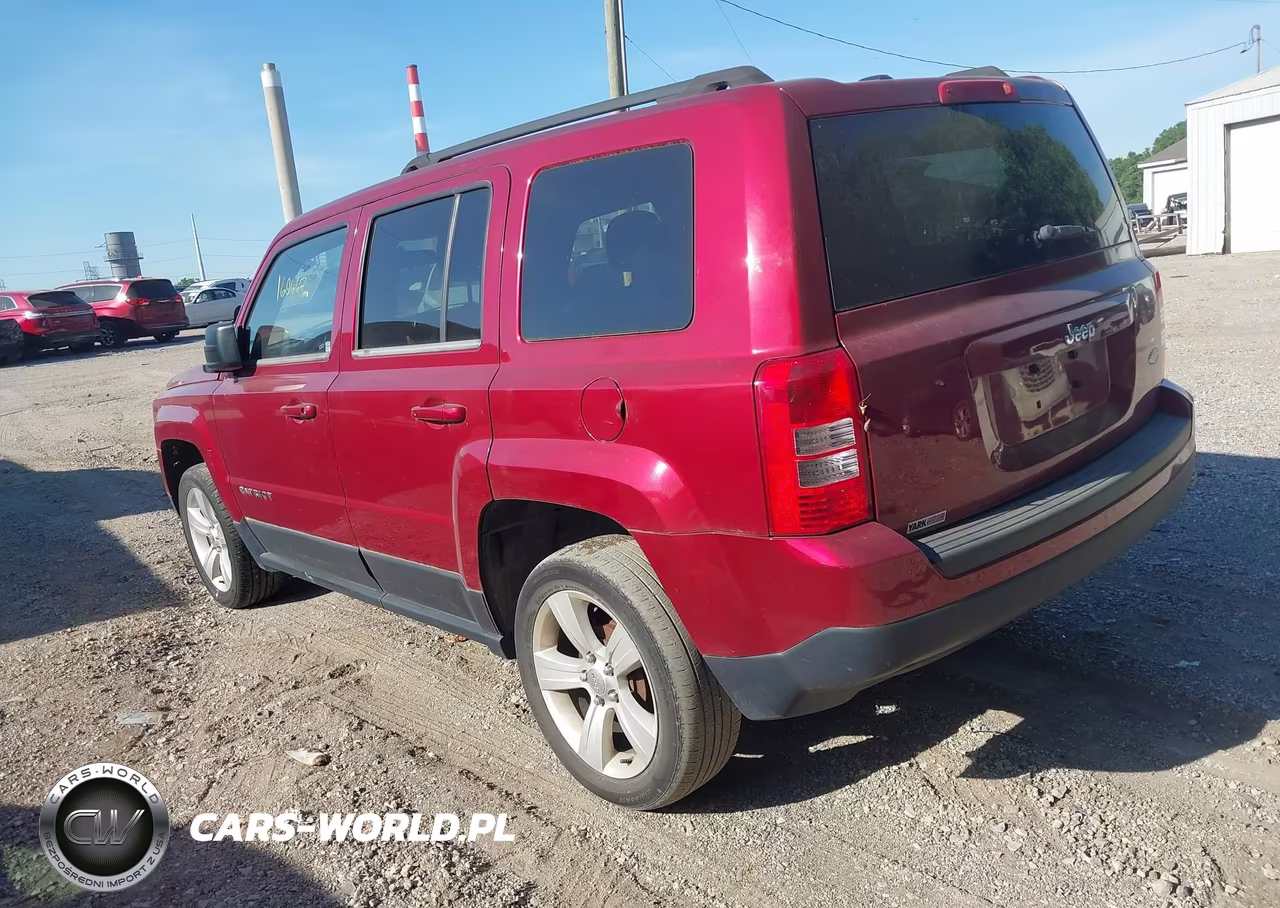 2014 Jeep Patriot Latitude VIN:1C4NJPFB1ED529428 - 3