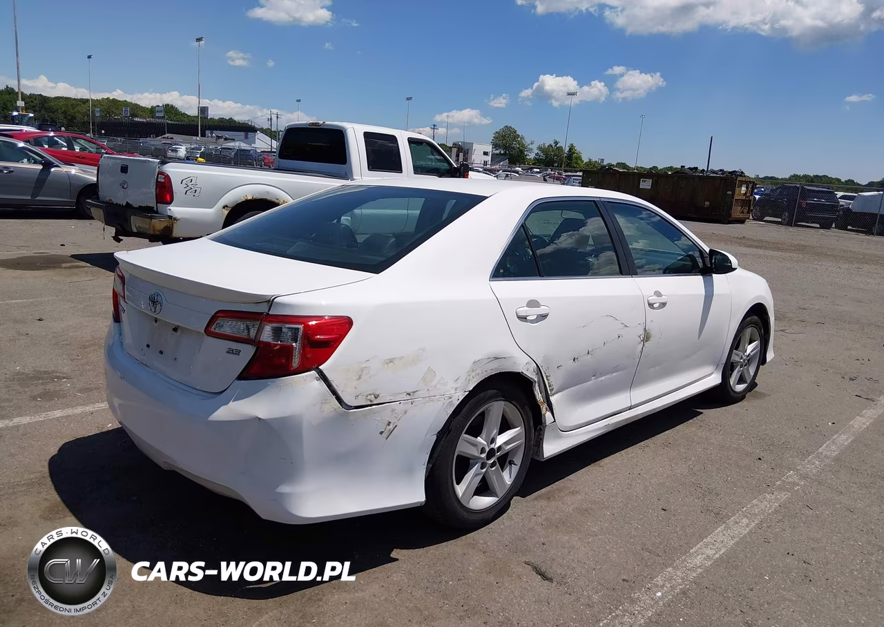2014 Toyota Camry Se VIN:4T1BF1FK3EU331897 - 4