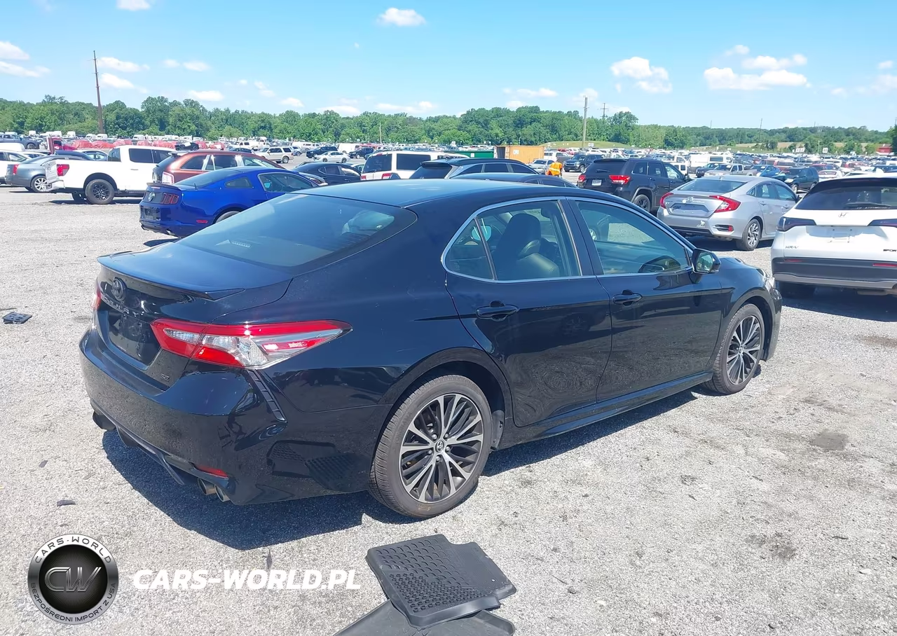 2018 Toyota Camry Se VIN:JTNB11HK7J3027984 - 4