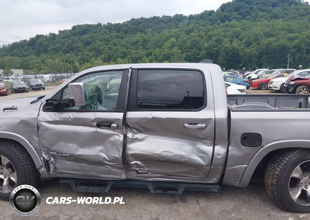 2019 Ram 1500 Laramie VIN:1C6SRFJT3KN747020 - 14
