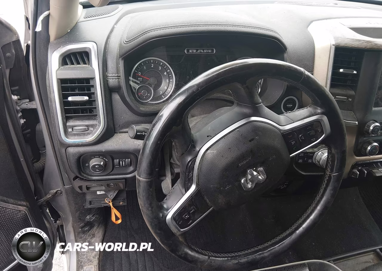 2019 Ram 1500 Laramie VIN:1C6SRFJT3KN747020 - 18