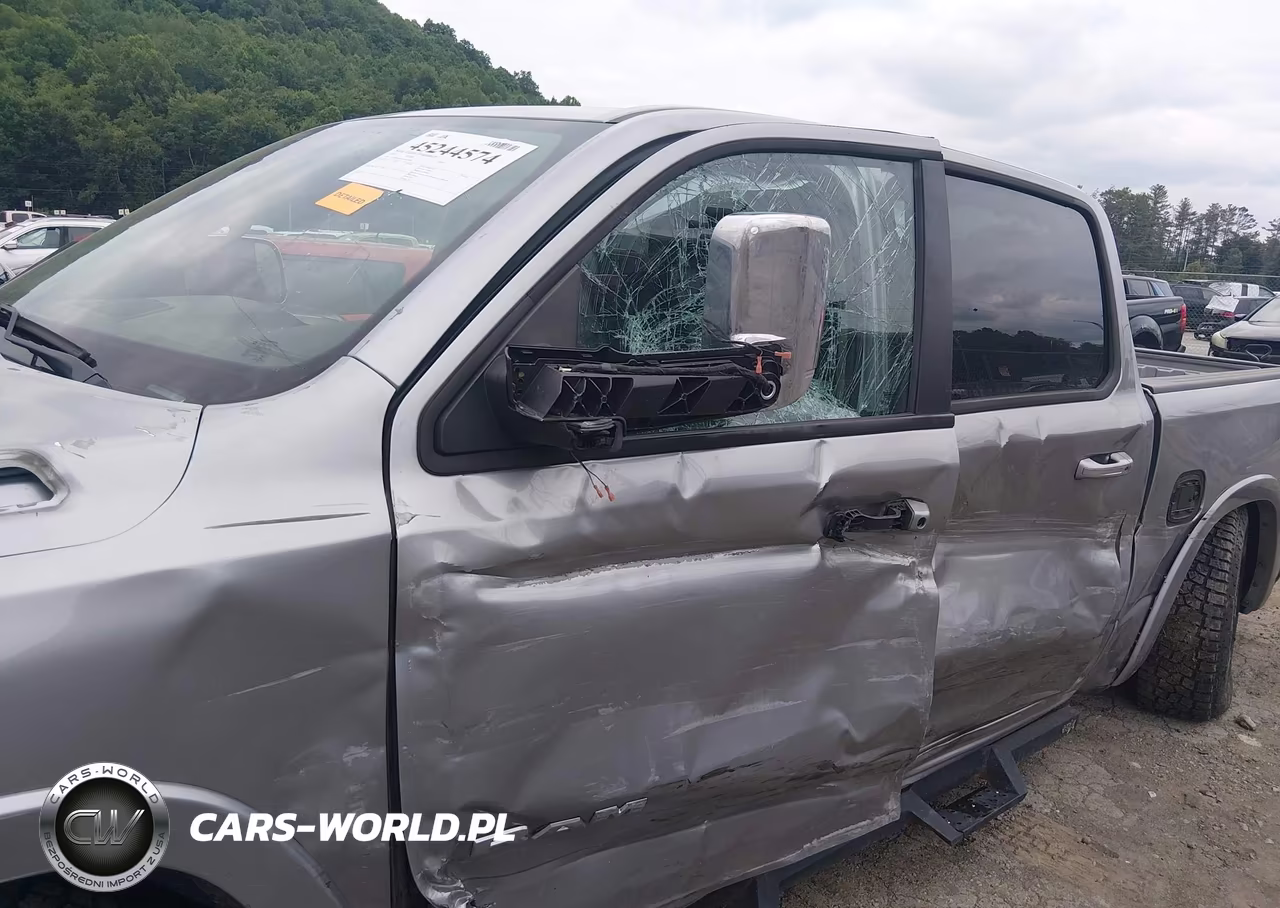 2019 Ram 1500 Laramie VIN:1C6SRFJT3KN747020 - 6