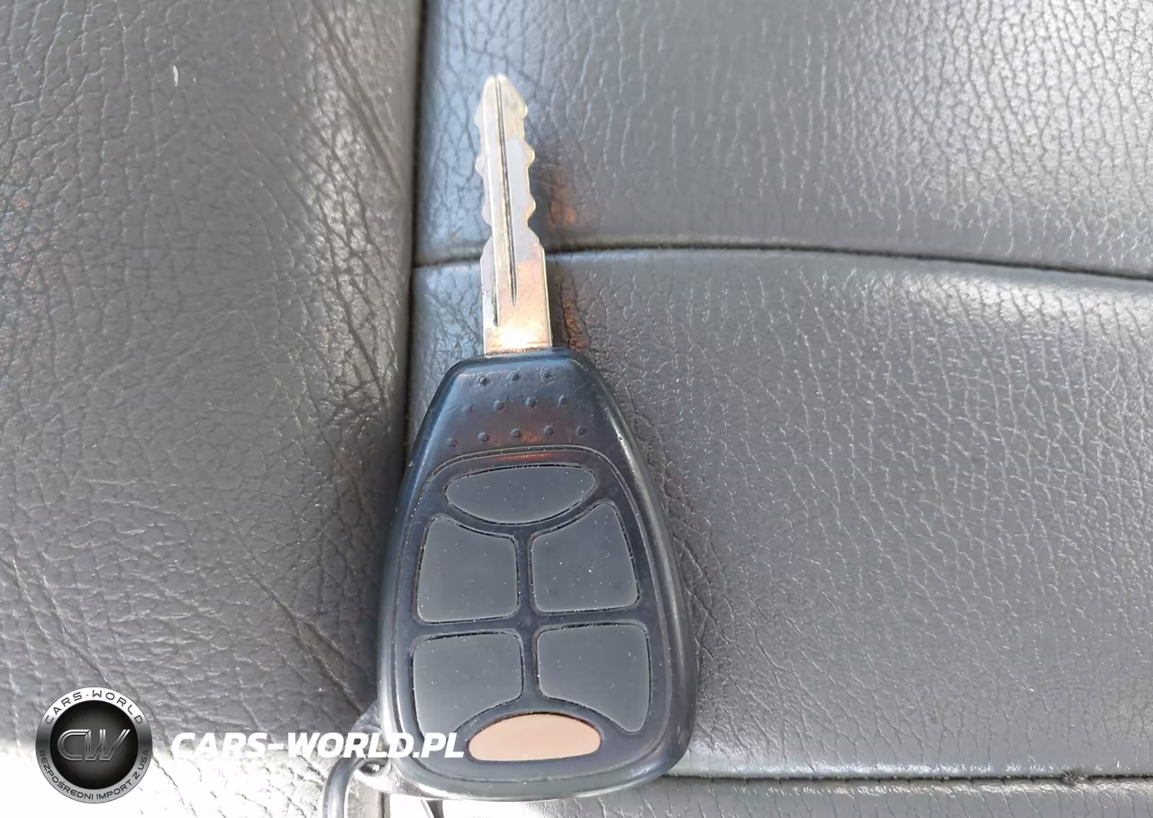 2005 Chrysler Town & Country Touring VIN:2C4GP54L55R433385 - 11