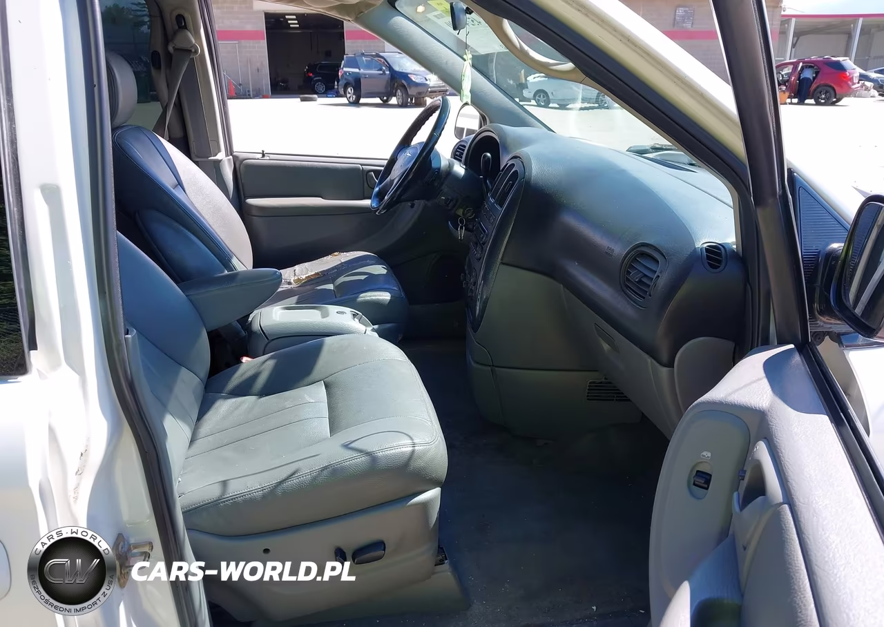 2005 Chrysler Town & Country Touring VIN:2C4GP54L55R433385 - 5