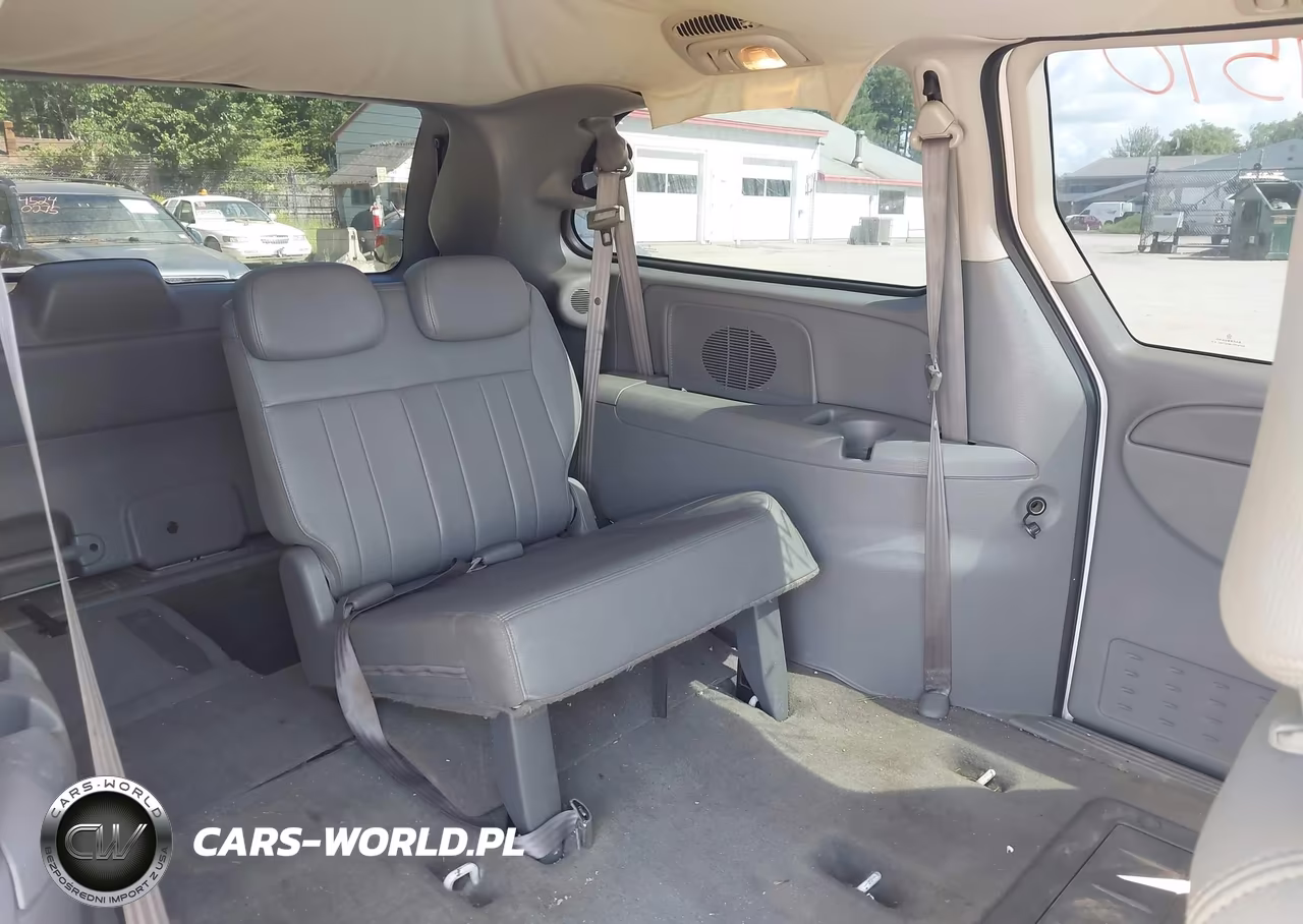 2005 Chrysler Town & Country Touring VIN:2C4GP54L55R433385 - 8