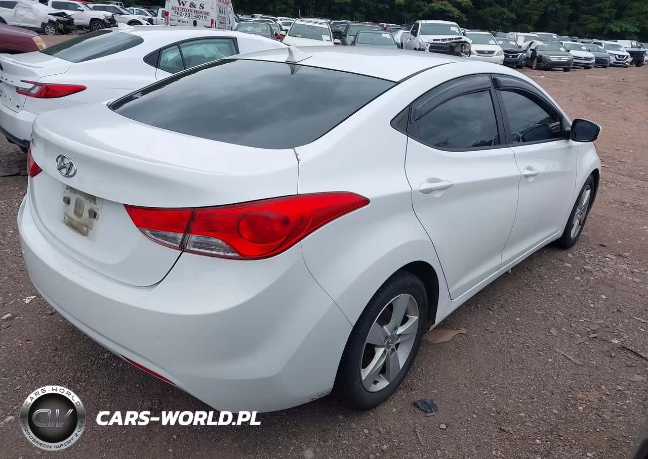 2013 Hyundai Elantra Gls VIN:5NPDH4AEXDH433927 - 4
