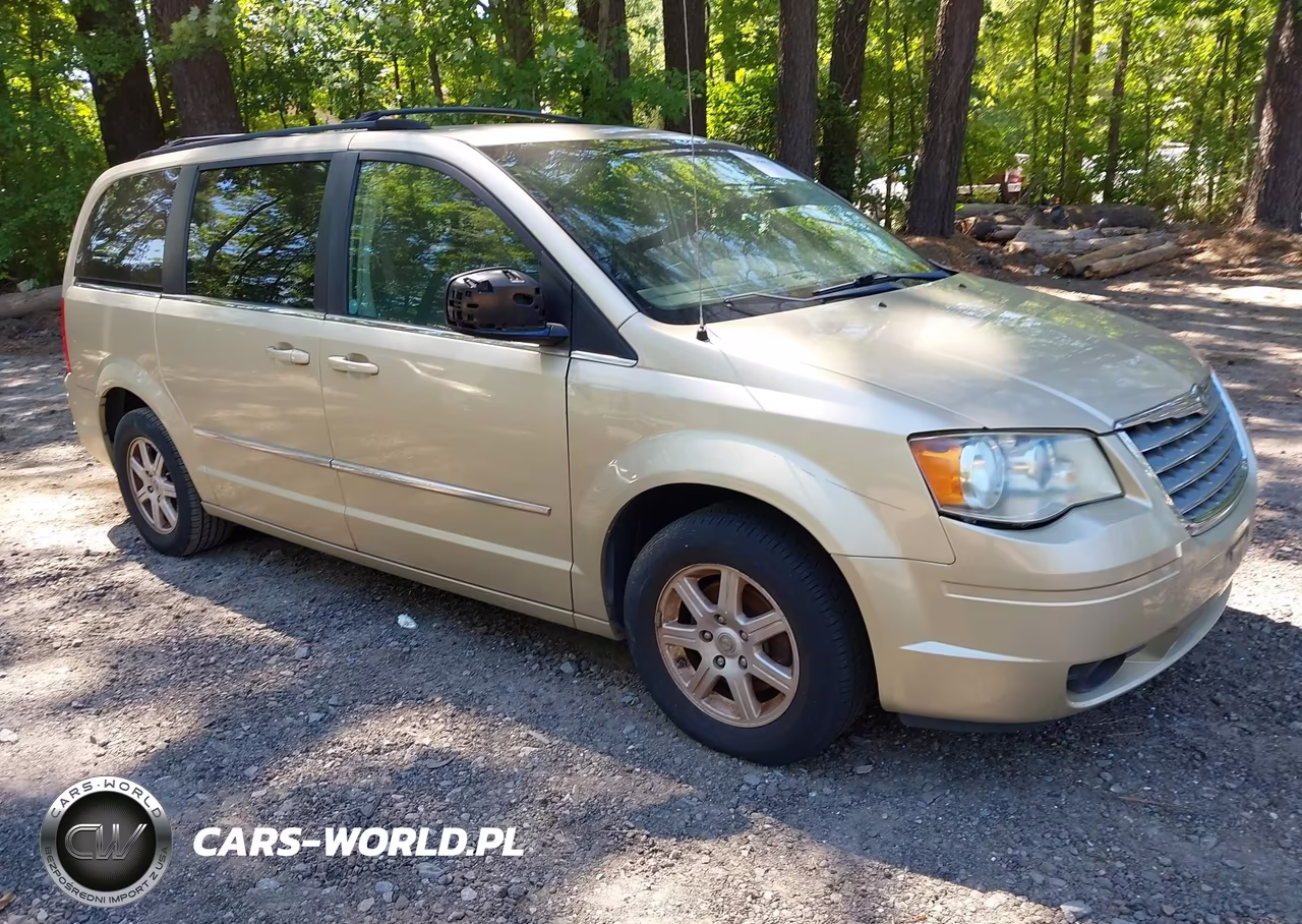 2010 Chrysler Town & Country Touring – zdjęcie 1 z 11