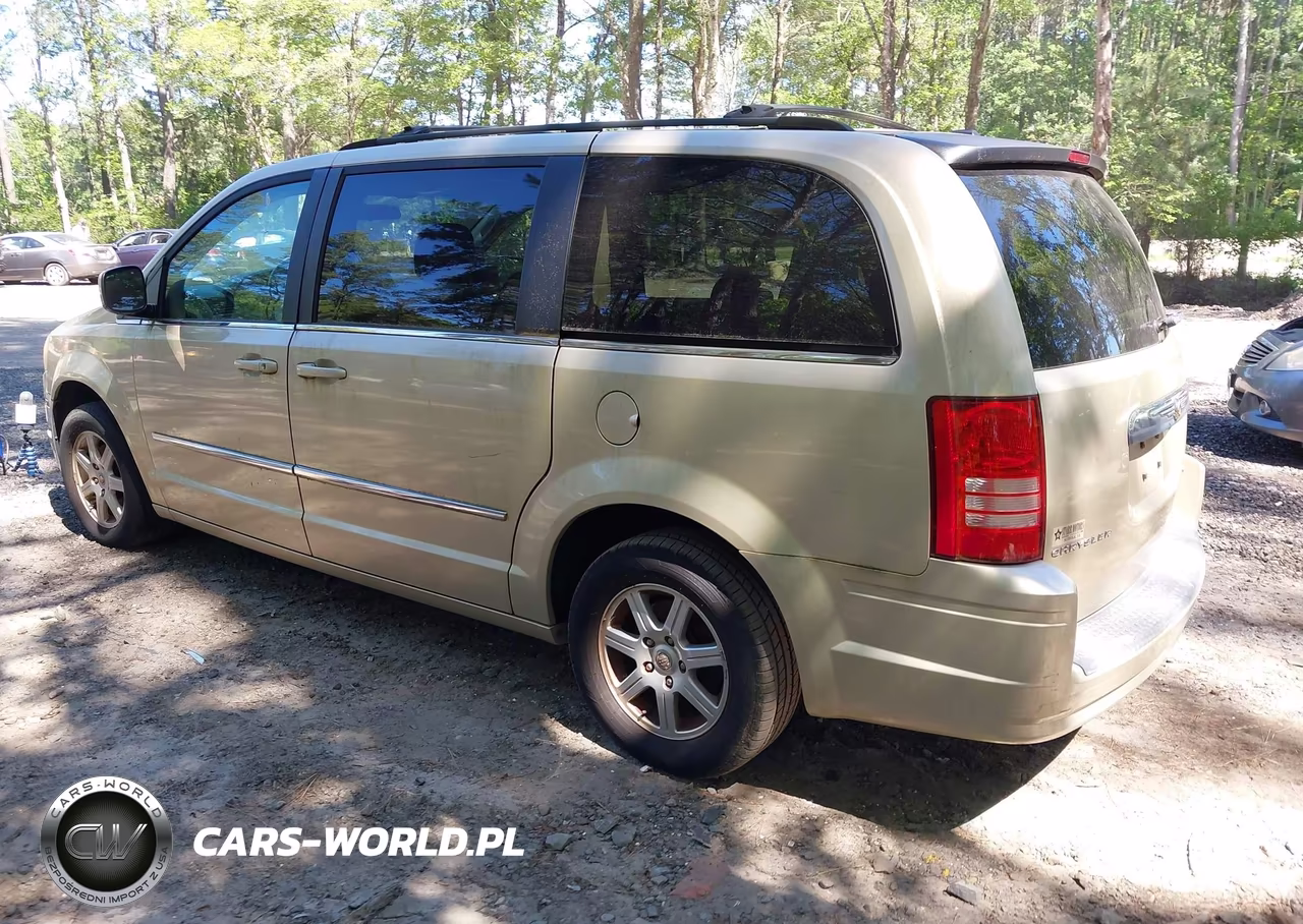 2010 Chrysler Town & Country Touring VIN:2A4RR5D17AR457175 - 3
