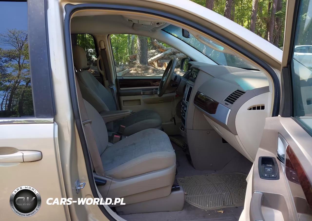 2010 Chrysler Town & Country Touring VIN:2A4RR5D17AR457175 - 5