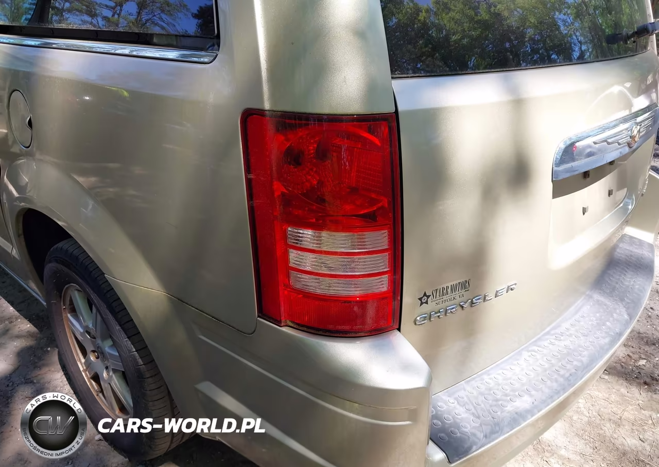 2010 Chrysler Town & Country Touring VIN:2A4RR5D17AR457175 - 6