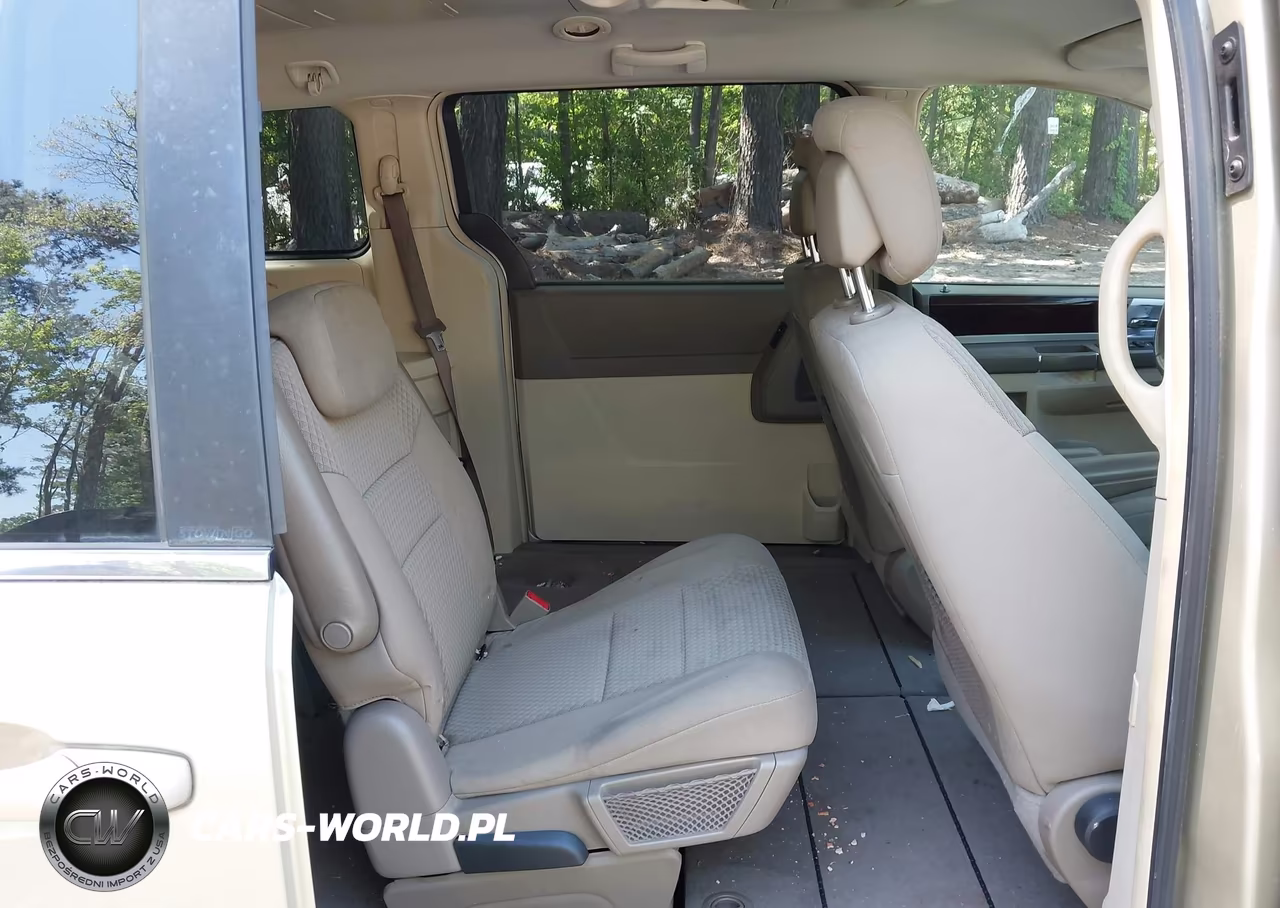2010 Chrysler Town & Country Touring VIN:2A4RR5D17AR457175 - 8