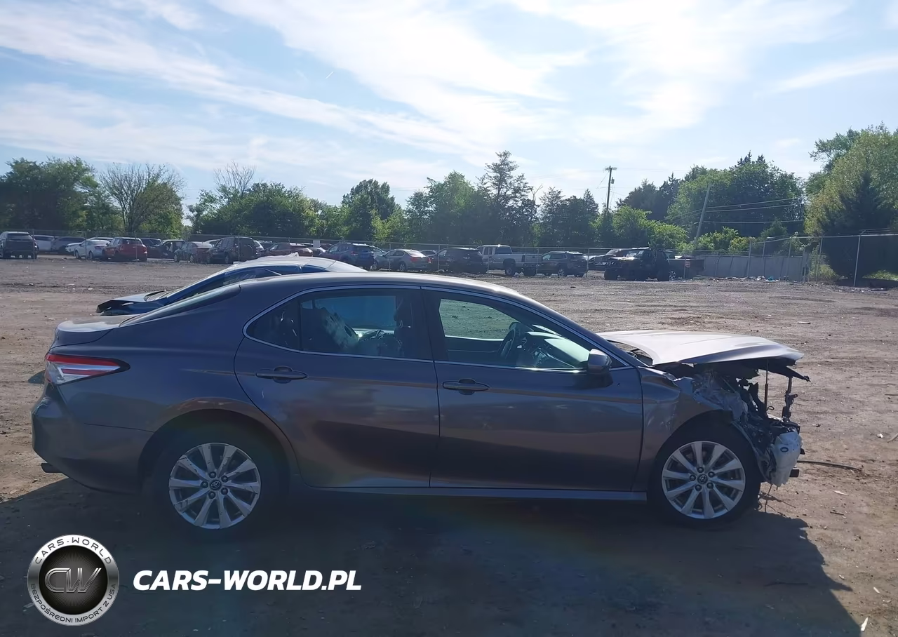 2019 Toyota Camry Le VIN:4T1B11HK1KU750225 - 14