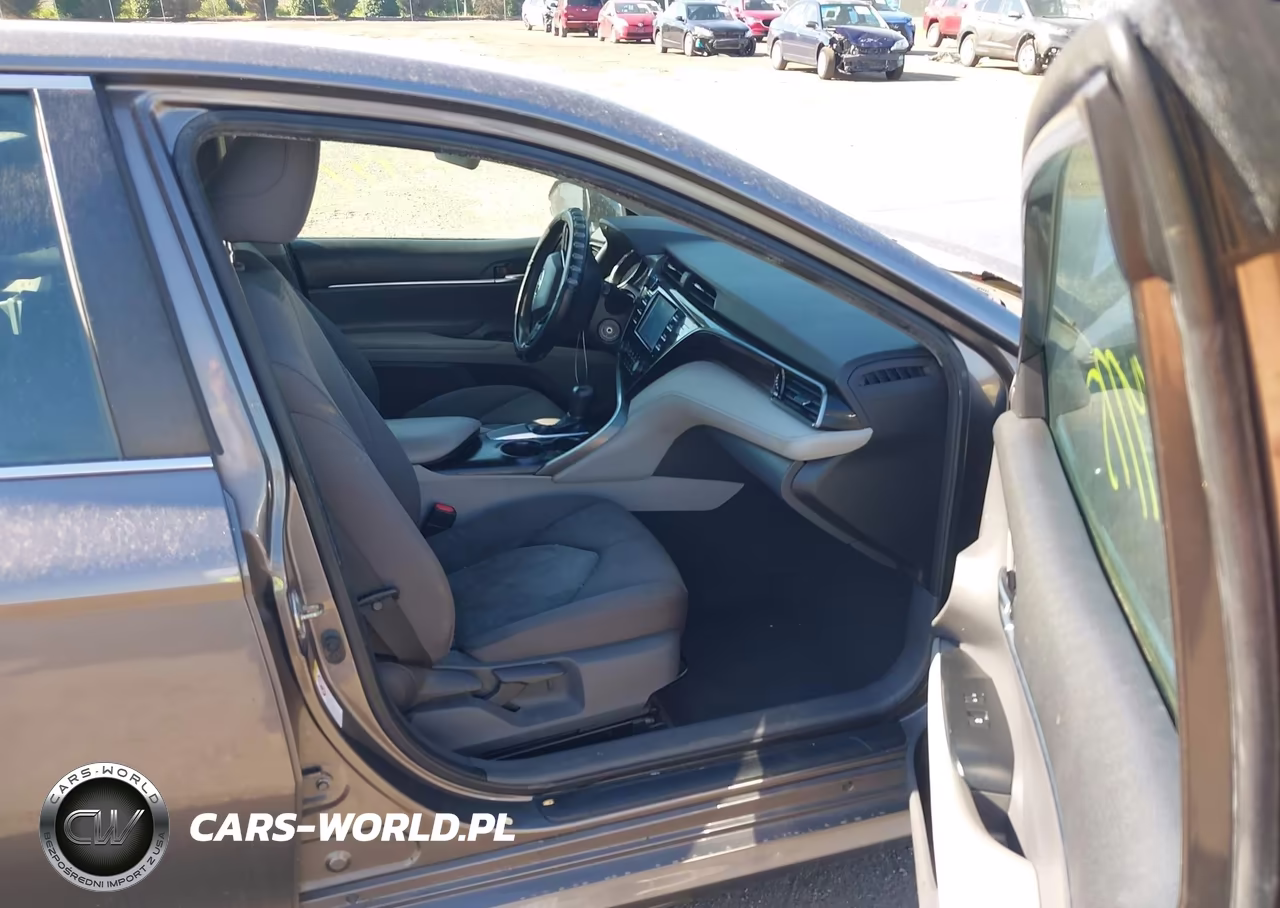 2019 Toyota Camry Le VIN:4T1B11HK1KU750225 - 5