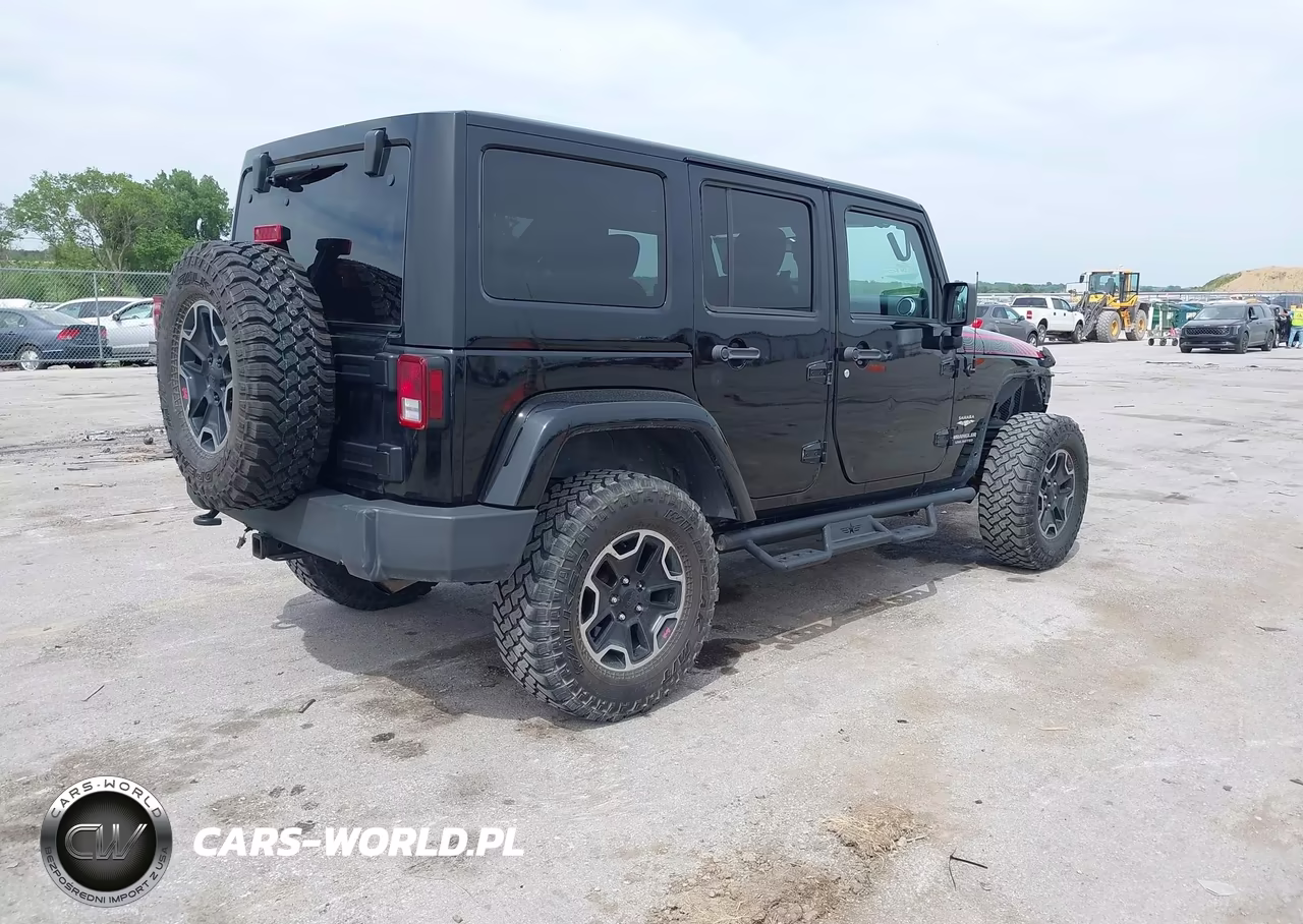 2013 Jeep Wrangler Unlimited Sahara VIN:1C4BJWEG5DL657461 - 4