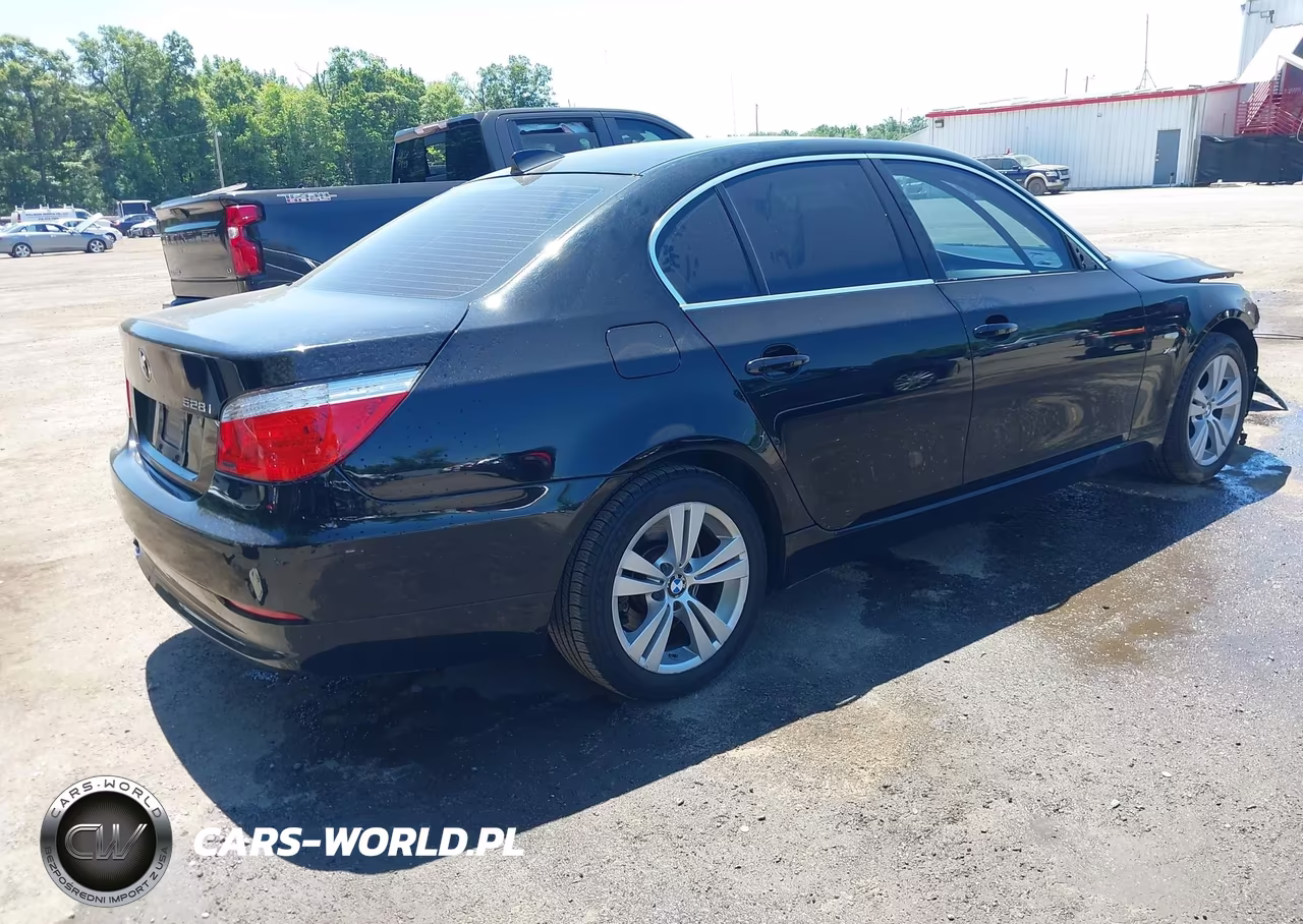 2010 BMW 528I xDrive VIN:WBANV1C57AC389544 - 4