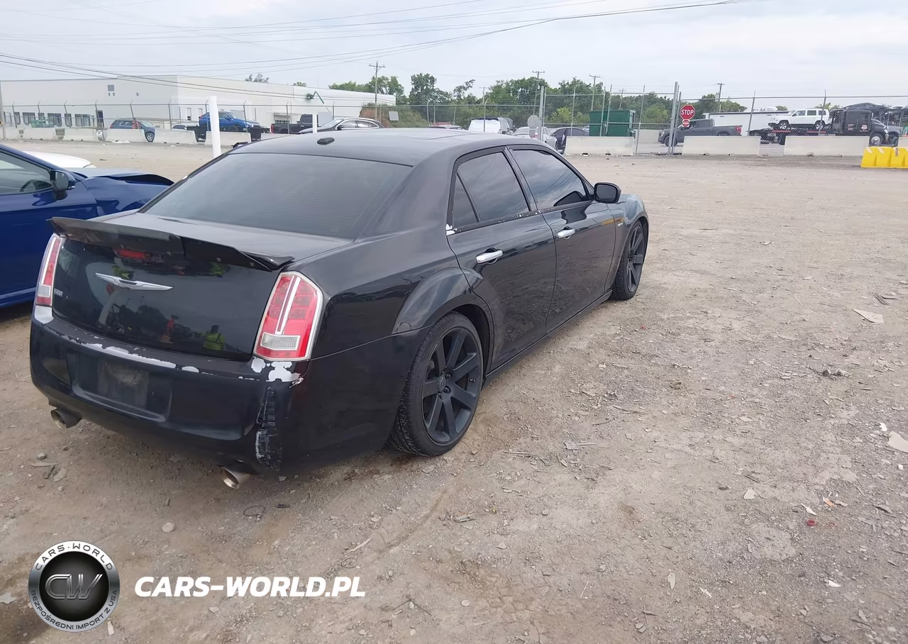 2014 Chrysler 300C John Varvatos Luxury Edition VIN:2C3CCADT5EH207389 - 4