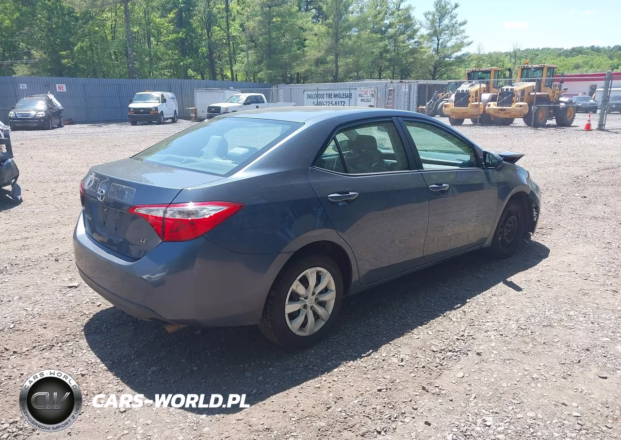 2015 Toyota Corolla Le VIN:2T1BURHE7FC475354 - 4