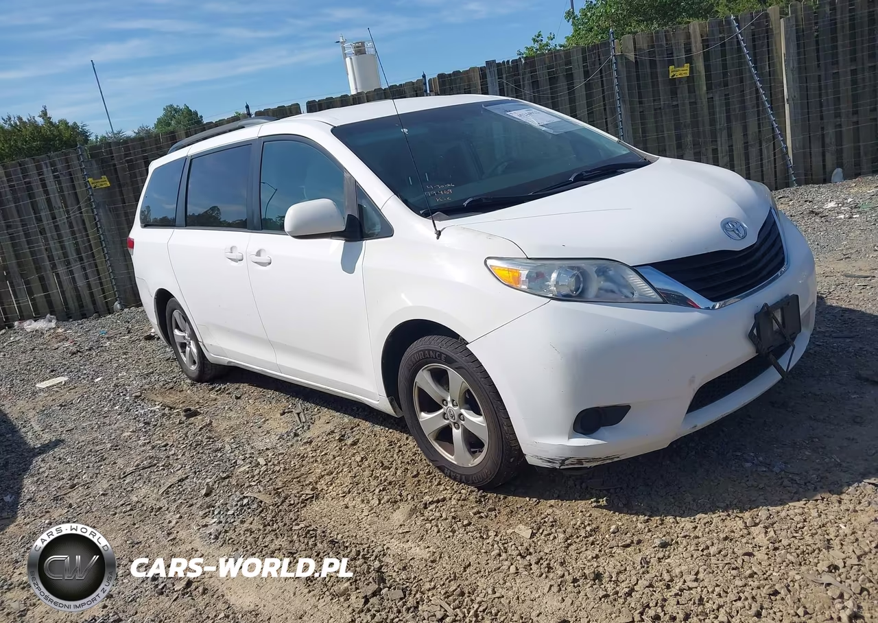 2011 Toyota Sienna Le V6 – zdjęcie 1 z 17