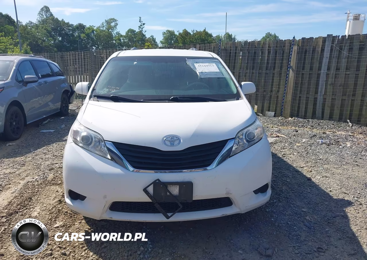 2011 Toyota Sienna Le V6 VIN:5TDKK3DCXBS110871 - 12