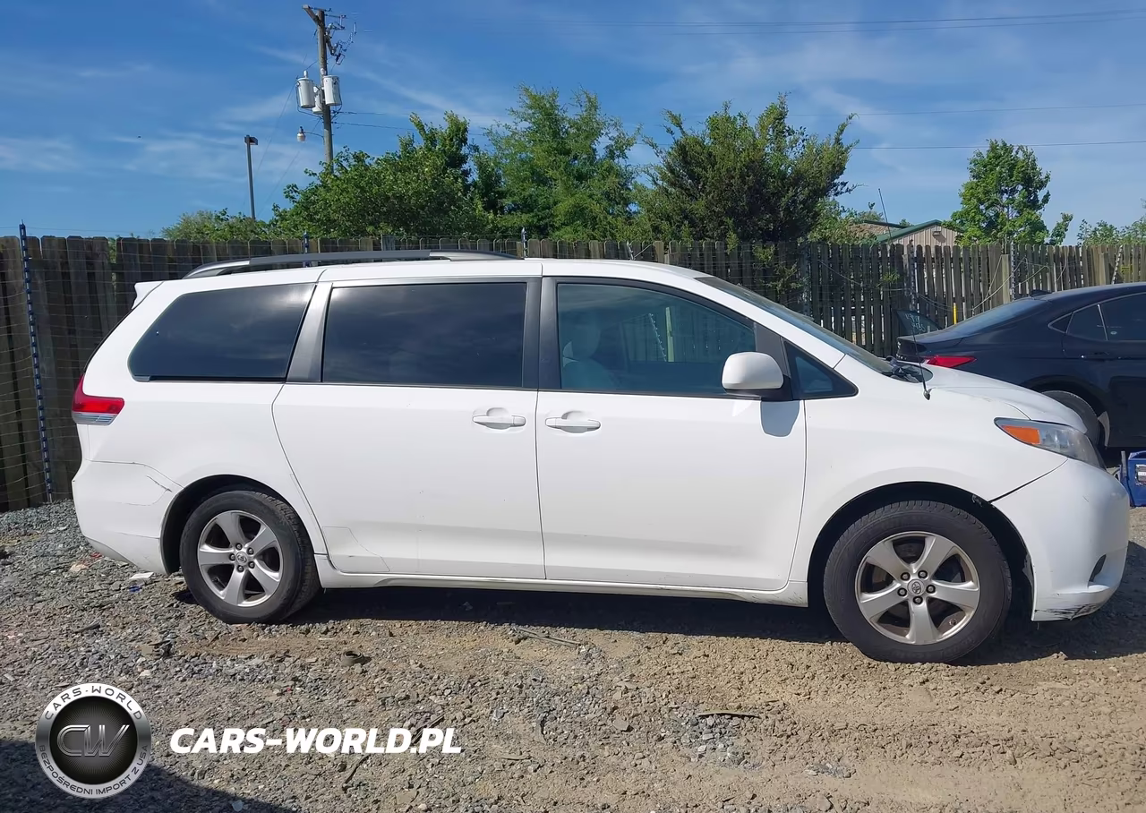 2011 Toyota Sienna Le V6 VIN:5TDKK3DCXBS110871 - 13