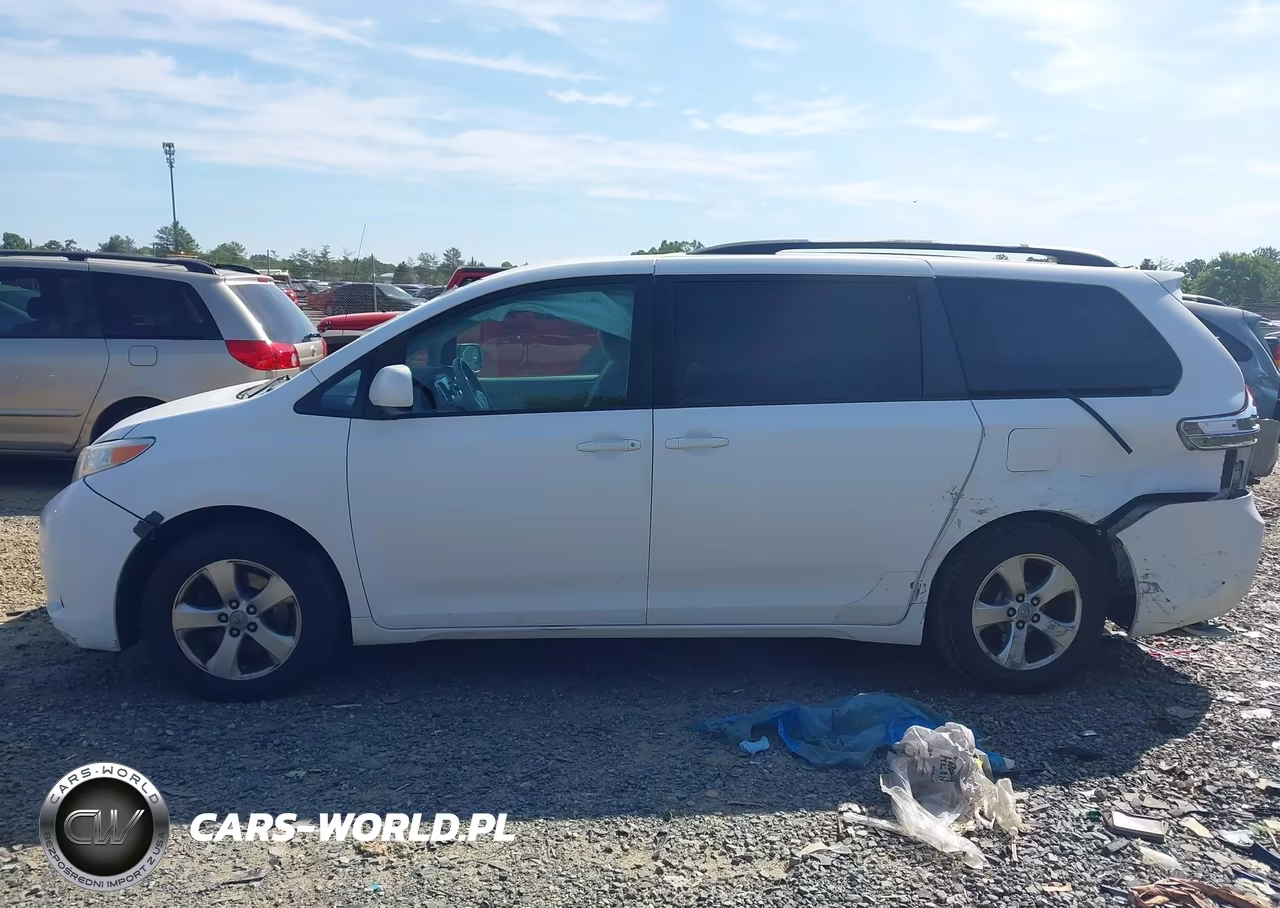 2011 Toyota Sienna Le V6 VIN:5TDKK3DCXBS110871 - 14