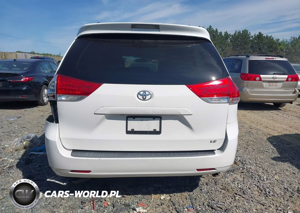 2011 Toyota Sienna Le V6 VIN:5TDKK3DCXBS110871 - 16