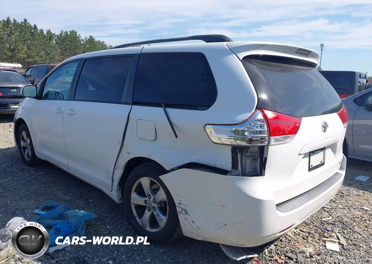 2011 Toyota Sienna Le V6 VIN:5TDKK3DCXBS110871 - 17