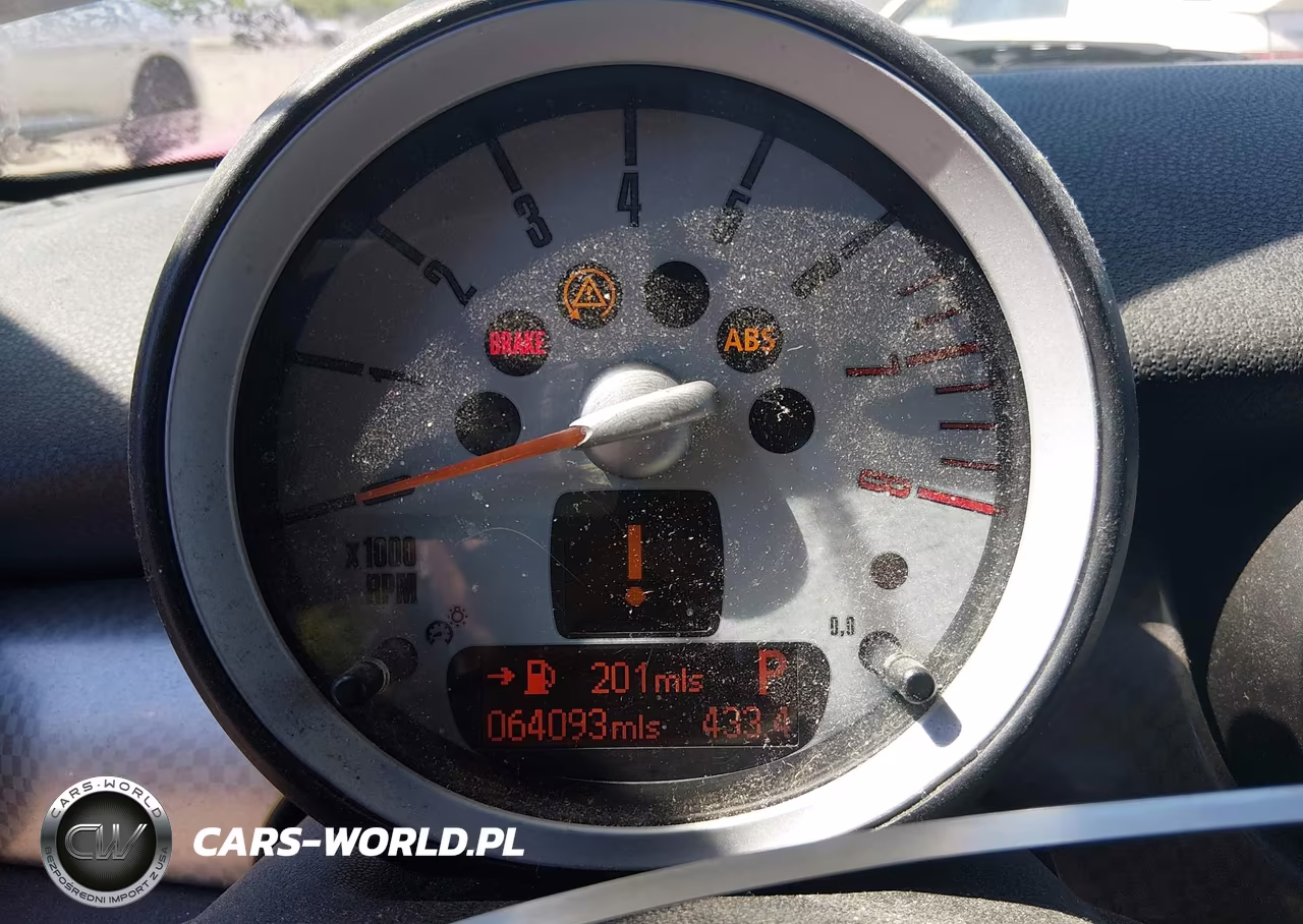 2008 Mini Cooper S VIN:WMWMF73578TV33941 - 7
