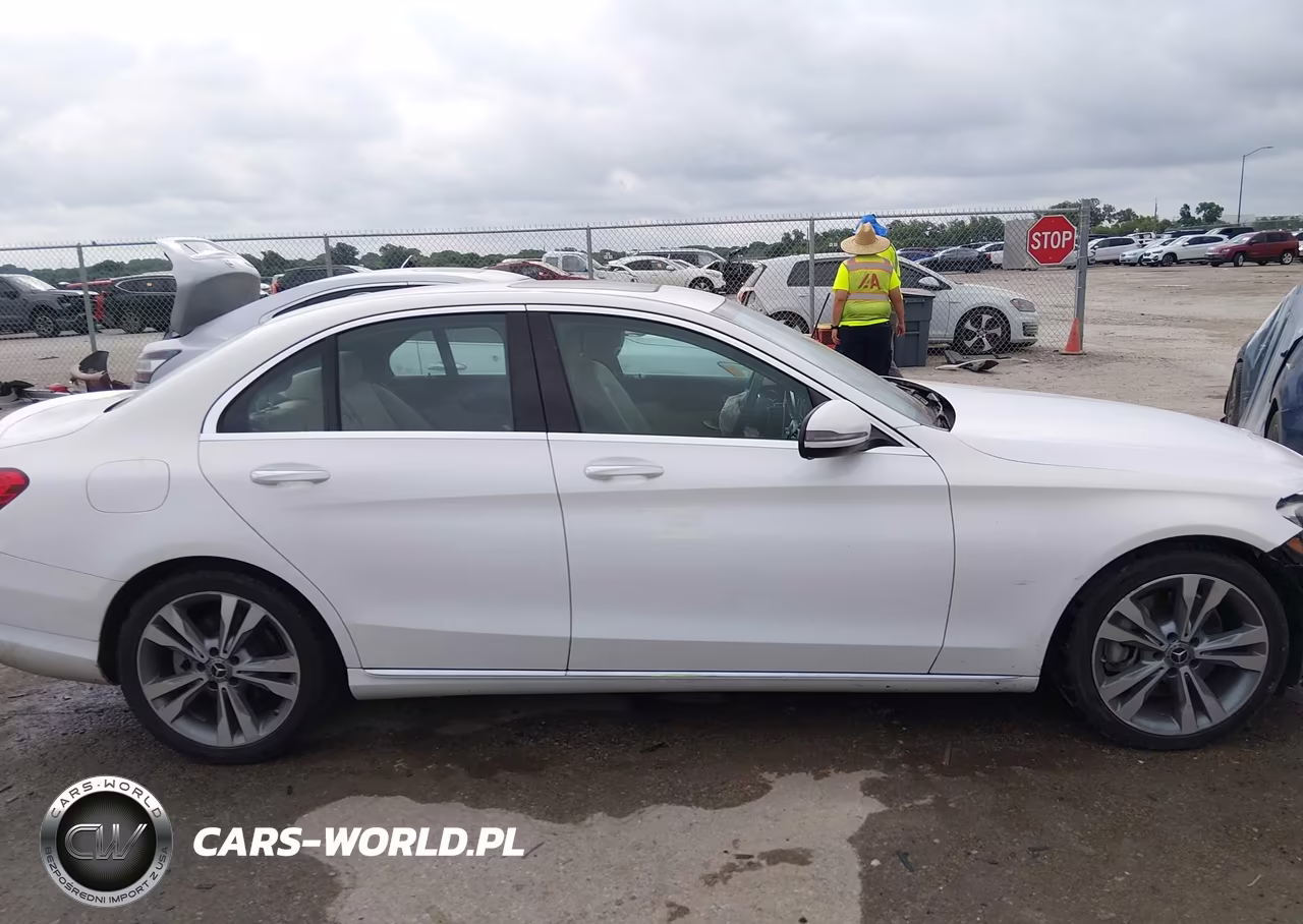 2018 Mercedes-Benz C 300 VIN:55SWF4JB7JU241054 - 13