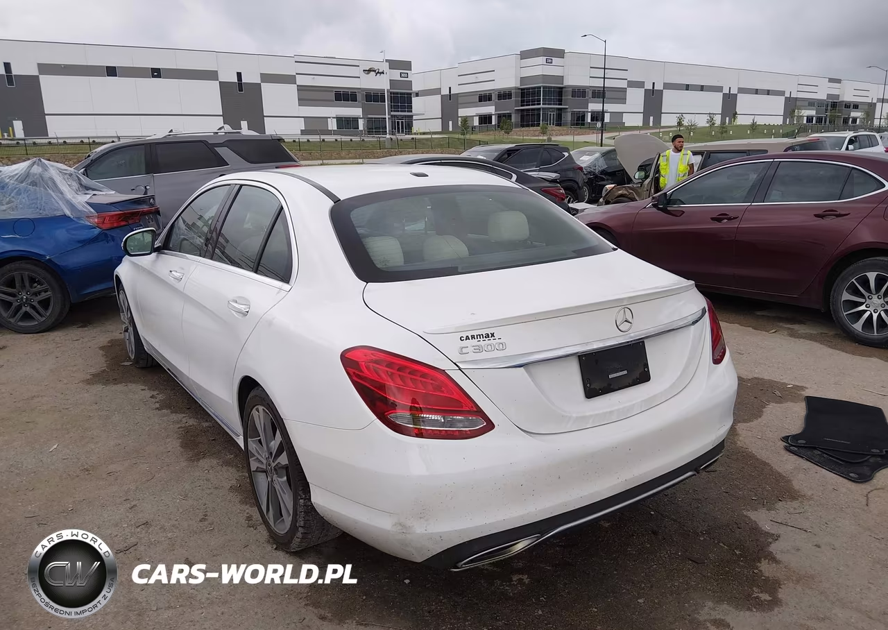 2018 Mercedes-Benz C 300 VIN:55SWF4JB7JU241054 - 3