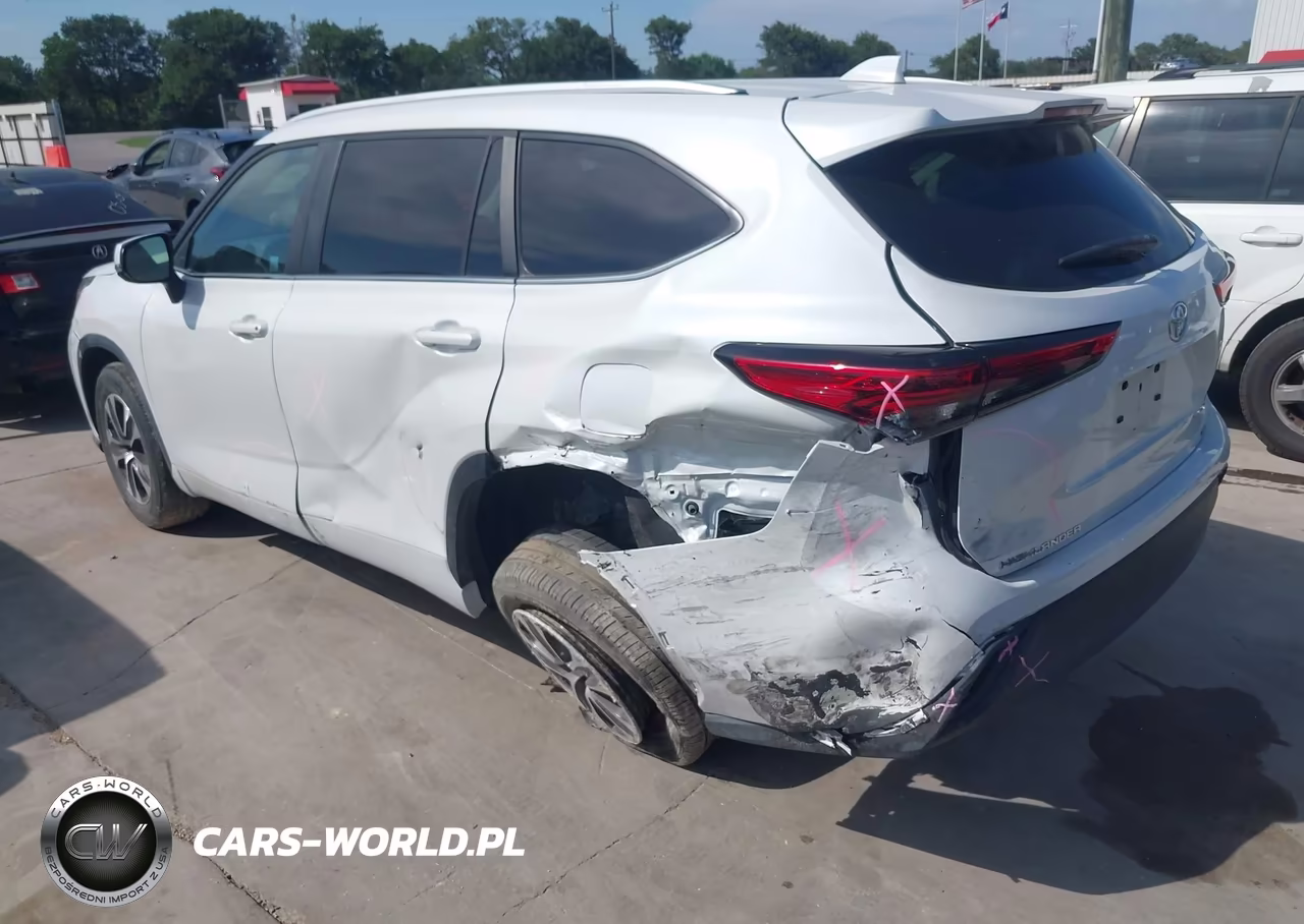 2023 Toyota Highlander Xle VIN:5TDKDRAHXPS007745 - 3