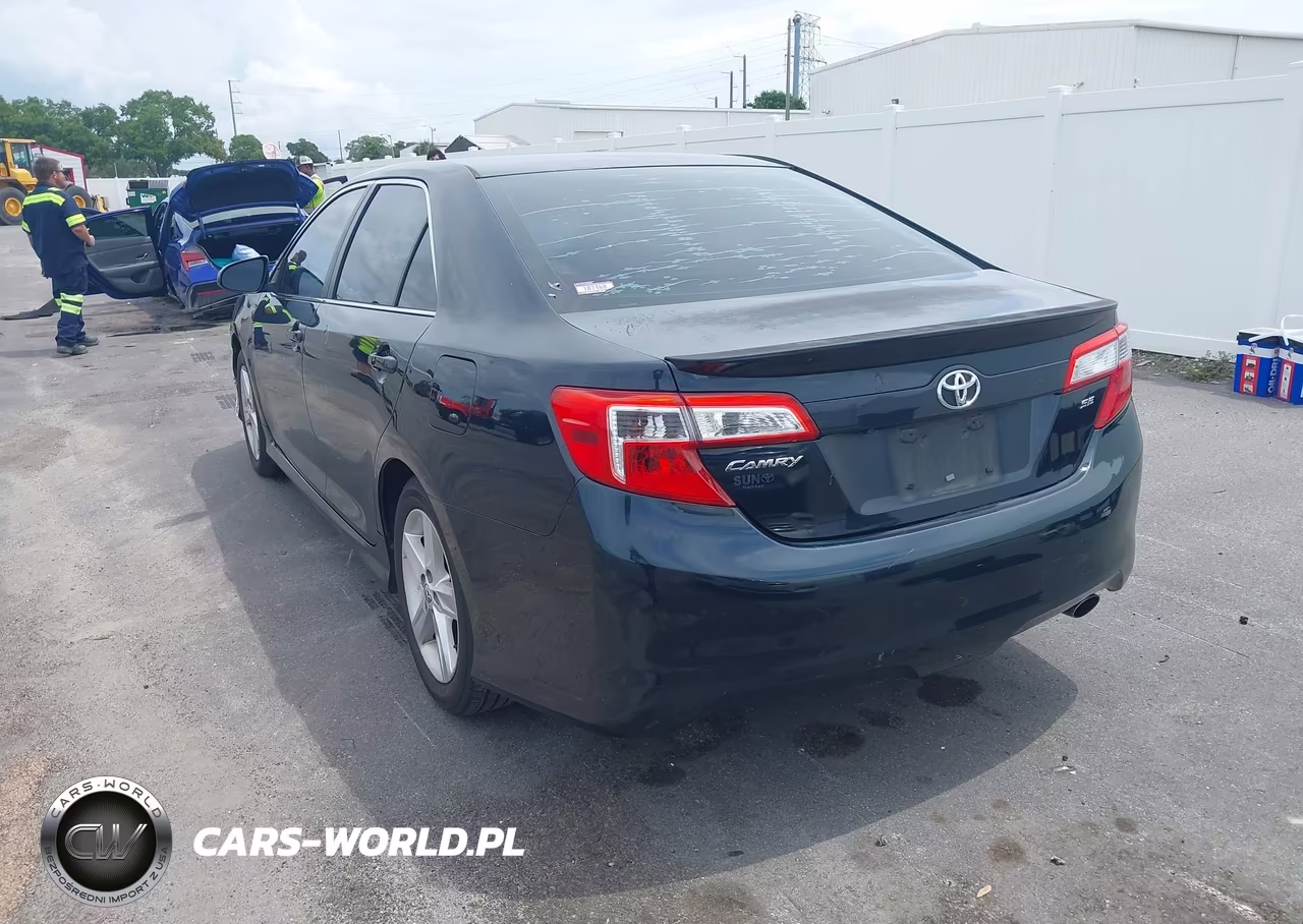 2014 Toyota Camry Se VIN:4T1BF1FK1EU423915 - 3