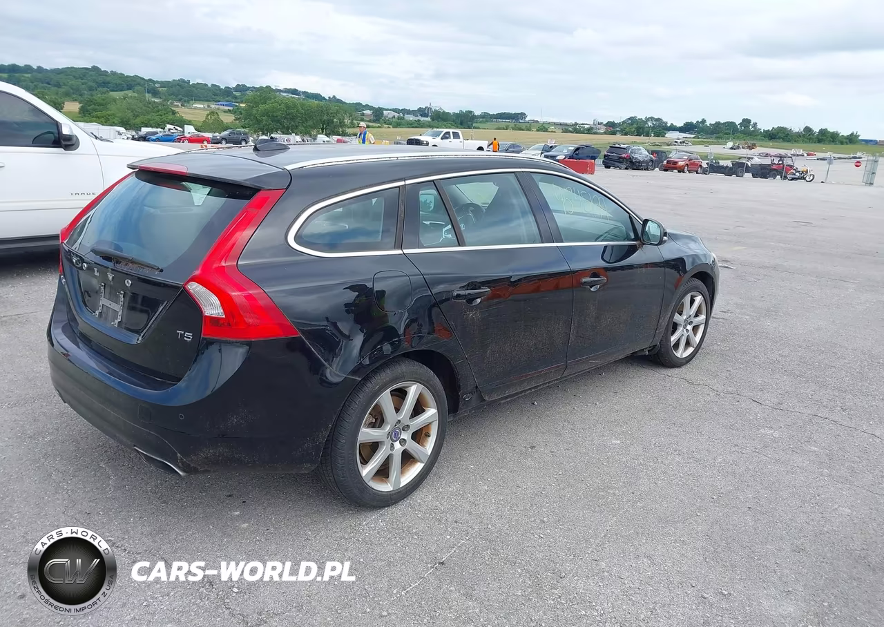 2016 Volvo V60 T5 Drive-E Premier VIN:YV140MEK5G1307228 - 4