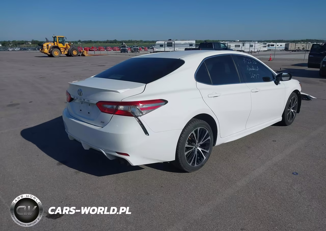 2018 Toyota Camry Se VIN:JTNB11HK6J3010237 - 4