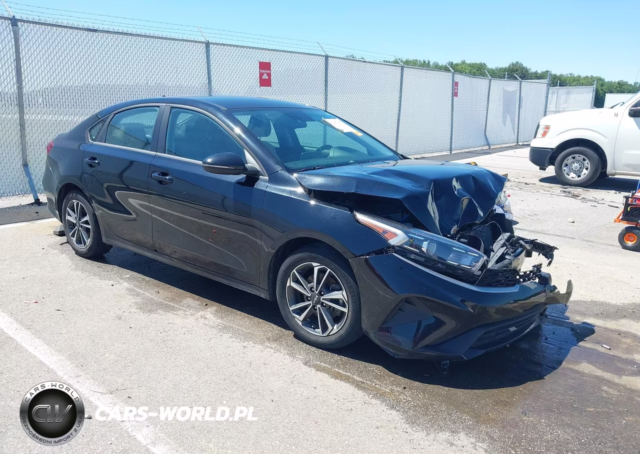 2024 Kia Forte Lxs – zdjęcie 1 z 16