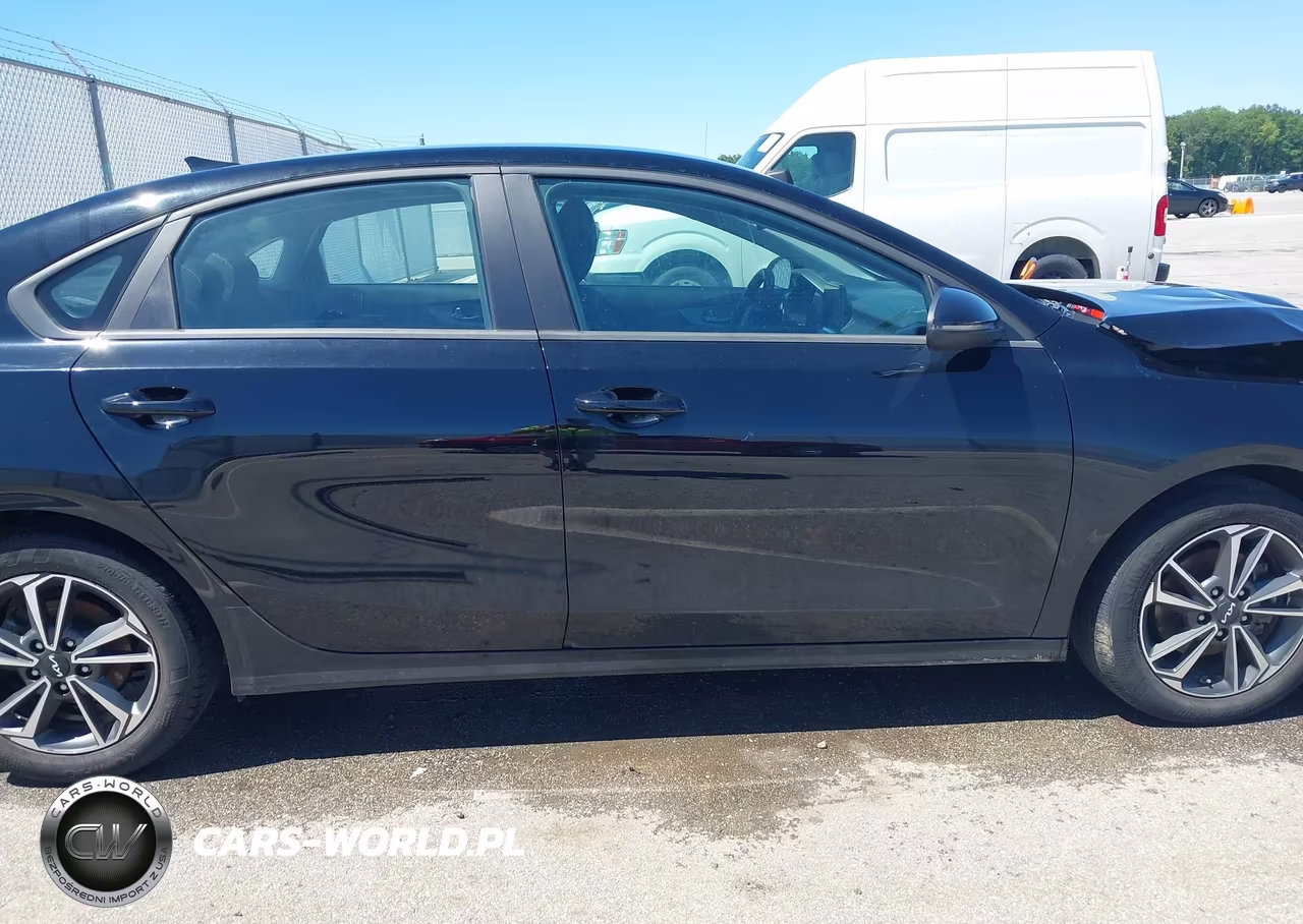 2024 Kia Forte Lxs VIN:3KPF24AD1RE699432 - 13